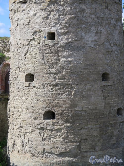 Копорская крепость, 13-18 вв. Наугольная башня. Фрагмент. фото июль 2015 г.