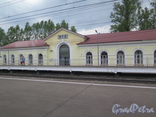 Пос. МГА. Железнодорожный вокзал. Фасад со стороны платформы. фото май 2016 г.