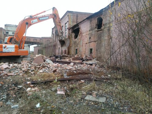 Снос зданий Никольского кирпичного завода. Фото 21 декабря 2020 года