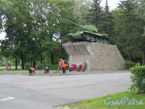 Памятник «Защитникам Киришской земли (1941-1943) танк Т-34 в г. Кириши. фото август 2014 г.