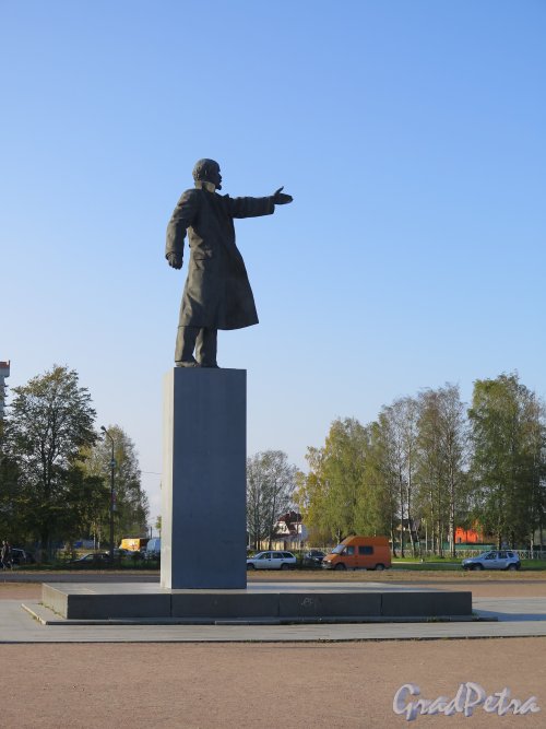 Памятник В.И. Ленину в г. Кировск. Фото сентябрь 2014 г.