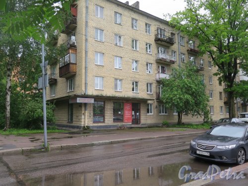Суворова пр. (Выборг), д. 7. 5-ти этажный многоквартирный жилой дом. Общий вид. фото июнь 2017 г. 