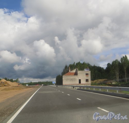 Реконструкция развязки трассы Е-18 «Скандинавия» и шоссе 41А-180 («Парголово-Огоньки»). Съезды №2 и №3. Фото 27 июля 2015 года.