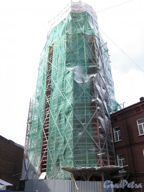 Крепостная ул. (Выборг), д. 5а. Часовая башня во время ремонта. фото май 2017 г.
