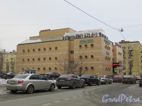 улица Красного Текстильщика, дом 7. Общий вид здания «Смольнинских бань». Фото 2 марта 2019 года.