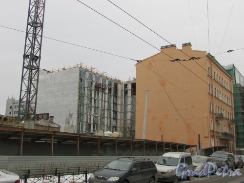 Херсонская улица, дом 43 / улица Александра Невского, дом 12, строение 1. Вид на корпуса до строительства гостинице на участке 1 (перед домом 8). Фото 2 марта 2019 года.