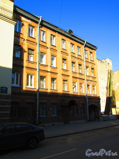 Малая Разночинная улица, дом 7, литера А. Фасад здания. Фото 1 мая 2016 года.