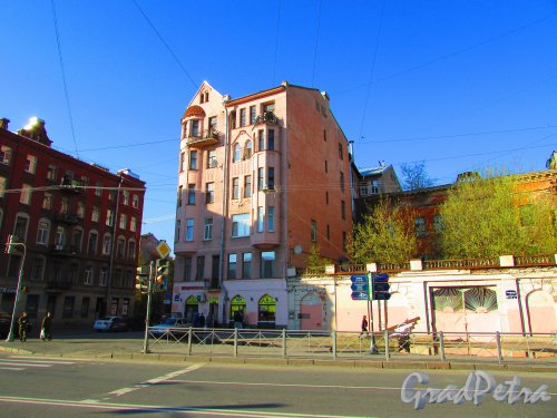 Пионерская улица, дом 35 / Чкаловский пр. дом 5. Общий вид участка. Фото 1 мая 2016 года.