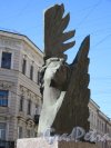 Улица Правды. Скульптура «Три ангела», 2005, Ск. Б.М. Сергеев. Одна часть триптиха фас. фото май 2018 г.