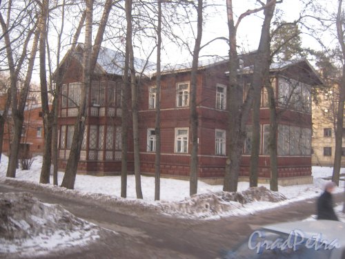 Г. Гатчина, ул. Карла Маркса, дом 11. Общий вид жилого дома. Фото 21 марта 2013 г.