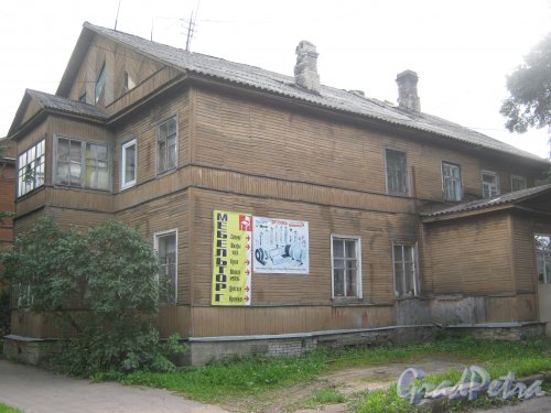 Лен. обл., Гатчинский р-н, г. Гатчина, ул. Чкалова, дом 58. Общий вид здания. Фото август 2013 г.