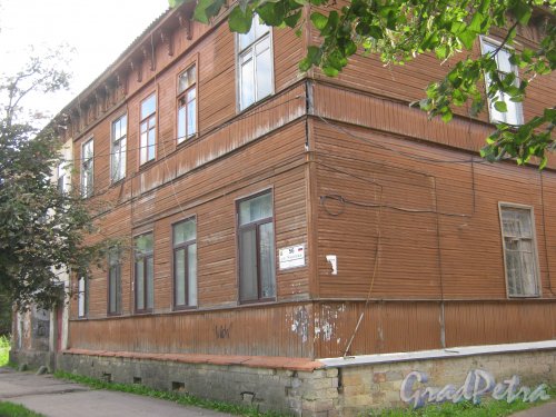 Лен. обл., Гатчинский р-н, г. Гатчина, ул. Чкалова, дом 56. Общий вид здания. Фото август 2013 г.