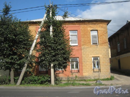 Лен. обл., Гатчинский р-н, г. Гатчина, ул. Чкалова, дом 43. Общий вид здания. Фото август 2013 г.