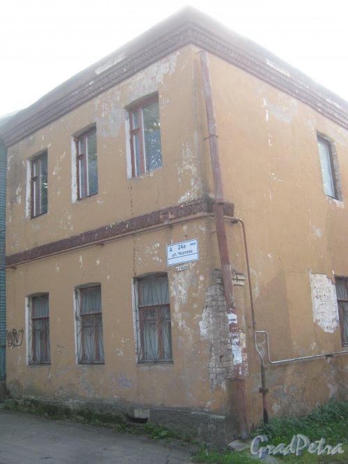 Лен. обл., Гатчинский р-н, г. Гатчина, ул. Чкалова, дом 24а. Общий вид здания. Фото август 2013 г.