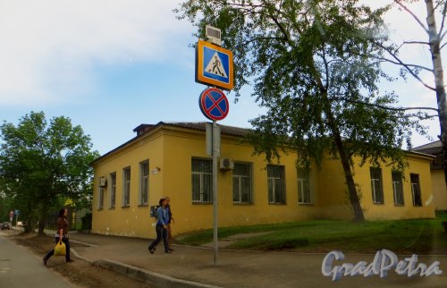 Ленинградская область, город Приозерск, Красноармейская улица, дом 4. Фото 4 июля 2014 года. 