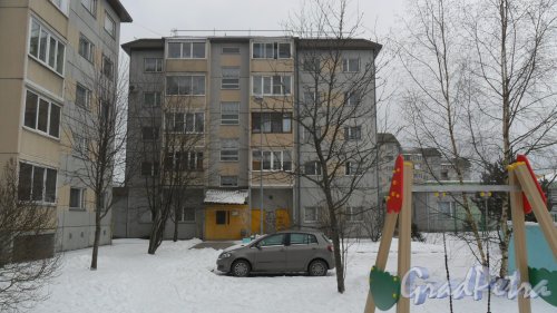 Всеволожск, улица Аэропортоваскя, дом 5. 5-этажный жилой дом 1995 года постройки. 1 парадная, 12 квартир. Вид дома со двора. Фото 2 марта 2016 года.