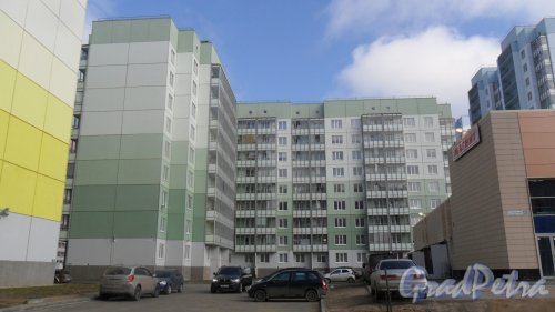 Всеволожск, микрорайон Южный, улица Московская, дом 29. 9-10-этажный жилой дом 2014 года постройки. Фото 10 апреля 2016 года.