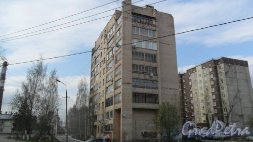 Всеволожск, улица Ленинградская, дом 7. 9-этажный жилой дом 1988 года постройки индивидуального проекта. 1 парадная, 36 квартир. Фото 30 апреля 2016 года.