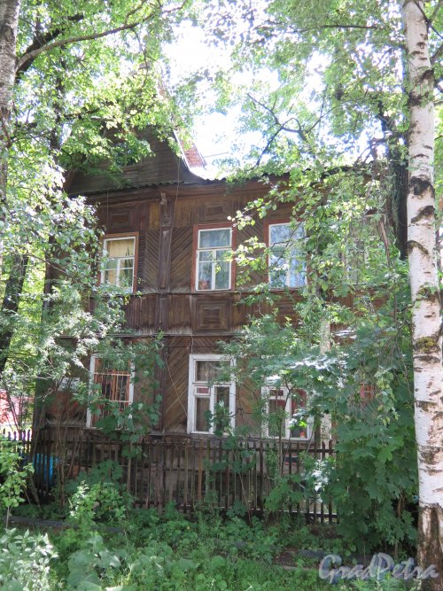 ул. Беляева (Гатчина), д. 20. Двухэтажный жилой дом. фото июнь 2015 г.