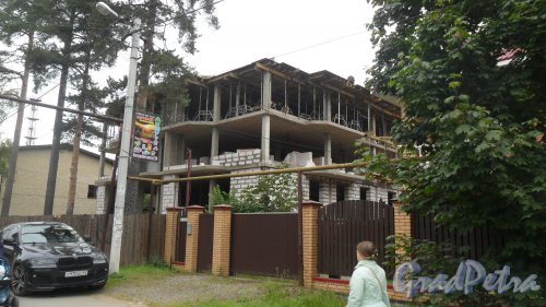 Всеволожск, улица Заводская, дом 28. Строительство здания, предположительно многоквартирного жилого дома. Фото 26 сентября 2017 года.