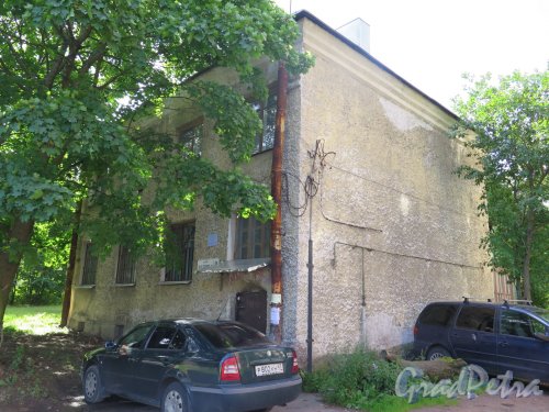 Ул. Репина (Выборг), д. 9. Двухэтажный жилой дом. Общий вид. фото июль 2016 г.