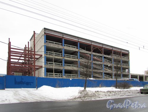 Придорожная аллея, дом 14. Строительство многоэтажного паркинга. Фото 26 февраля 2016 года