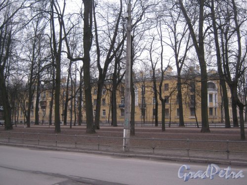 Г. Пушкин, Октябрьский бульвар, дом 49. Общий вид здания. Фото 1 марта 2014 г.