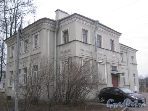 Г. Пушкин, Октябрьский бульвар, дом 44. Общий вид здания. Фото 1 марта 2014 г.