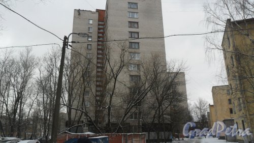 Бульвар Новаторов, дом 28. 12-этажный жилой дом серии Ш-5833 1968 года постройки. 2 парадные, 84 квартиры. Фото 21 февраля 2017 года.