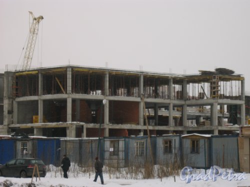 Строительство школы на 550 мест на пересечении Поэтического бульвара и улицы Руднева. Фото 27 февраля 2016 г.