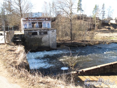 Река Оредеж. (Сиверский). Бывшая ГЭС. Главное здание. Фото март 2014 г.
