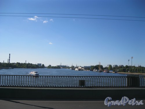 р. Малая Нева. Вид с Тучкова моста в сторону Финского залива. Фото 18 августа 2015 г.
