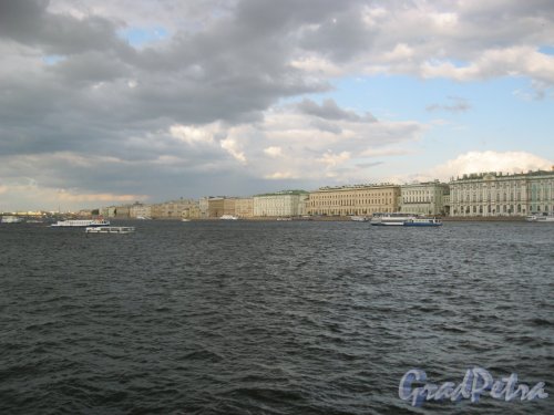 Вид на акваторию Невы с Биржевой площади в сторону Дворцовой набережной. Фото 18 июня 2016 г.