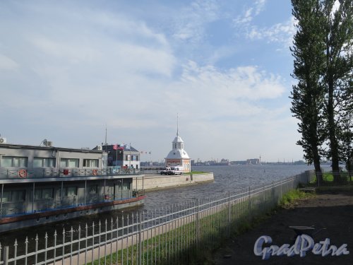 Шкиперский канал. Вид на завершение канала и Кроншпиц (ныне Пункт МЧС). фото август 2017 г.