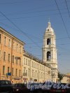 Кадетская линия В.О., дом 27а, литера А. Общий вид колокольни церкви Святой Екатерины со стороны набережной Адмирала Макарова. Фото 16 июля 2015 года.