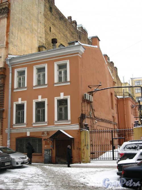 10-я линия В.О., дом 21, литера А. Общий вид фасада здания. Фото 3 февраля 2013 года.