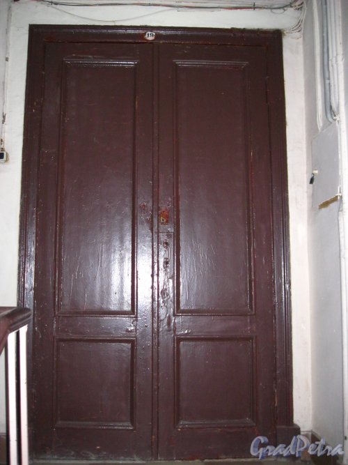 11-я линия В.О., дом 24, литера А, лестница № 3. Оригнальная дверь квартиры. Фото 3 февраля 2013 года.