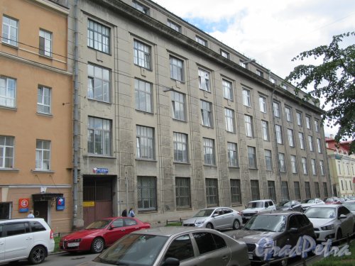 18-я линия В.О., д. 3. Производственное здание НПО Прибор, 1930-е. Общий вид фасада. фото июнь 2018 г. 
