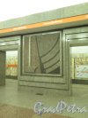 Станция метро Улица Дыбенко. Подземный вестибюль, 1987, Мозаичное панно "Молот". фото сентябрь 2014 г.