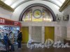 Станция метро «Лиговский проспект». Мозаика и часы на повороте пешеходного туннеля. фото октябрь 2015 г.