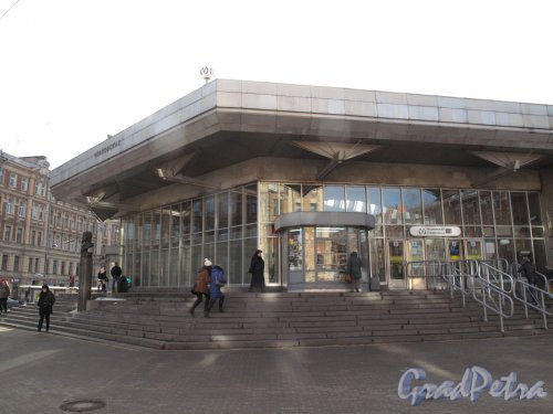 Станция Метро «Чкаловская». Наземный павильон. Фото март 2014 г.