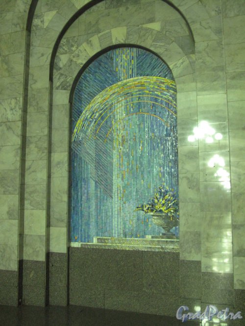 Станция метро «Старая Деревня». Мозаичное панно в торце подземного вестибюля. Фото март 2014 г.