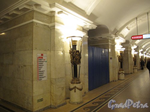 станция метро «Пушкинская». Фрагмент подземного вестибюля. Фото март 2014 г.