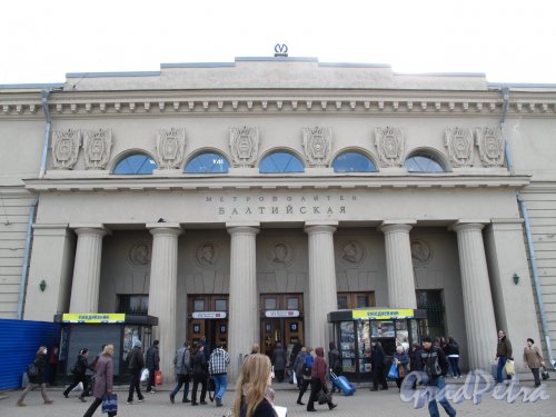 Станция метро «Балтийская». Наземный павильон. Фасад входа. Фото март 2014 г.