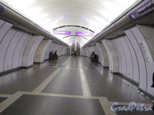 Станция метро «Волковская». Общий вид подземного вестибюля. Фото апрель 2014 г.