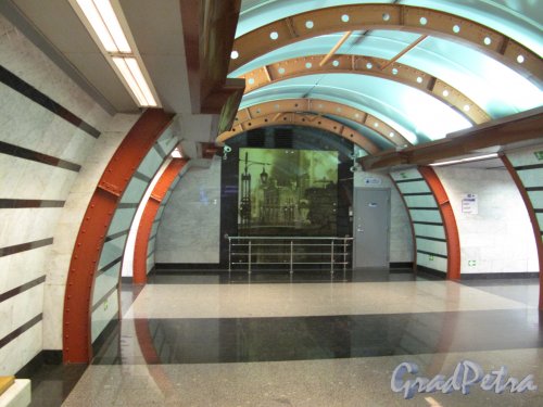 Станция метро «Обводный канал». Фрагмент Центрального пролета подземного зала. Фото апрель 2014 г.