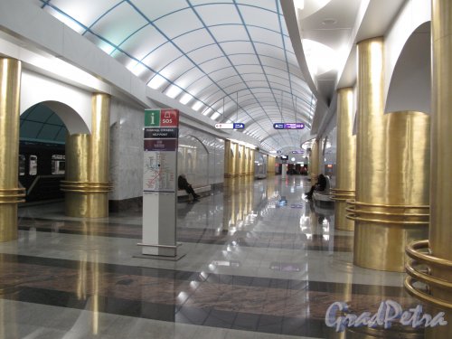 Станция метро «Международная». Фрагмент подземного вестибюля. Фото апрель 2014 г.
