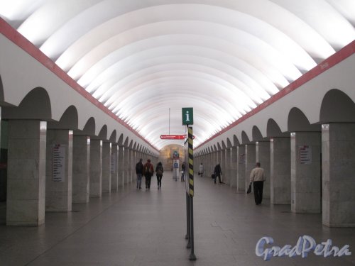 Станция метро « Лесная». Общий вид подземного павильона. Фото июнь 2014 г.