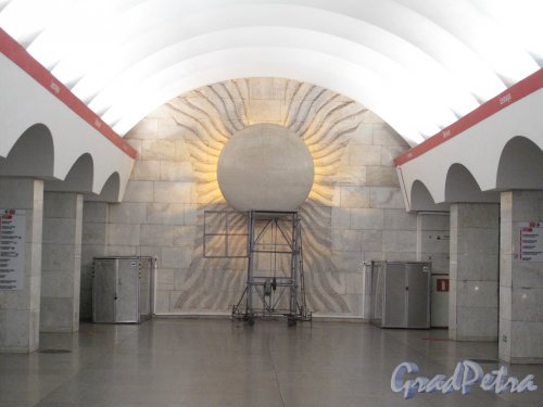 Станция метро « Лесная». Оформление торцовой стены подземного павильона. Фото июнь 2014 г.