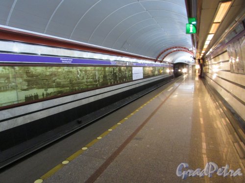 Станция метро «Обводный канал-1». Общий вид перонного зала. Фото 3 марта 2020 г.
